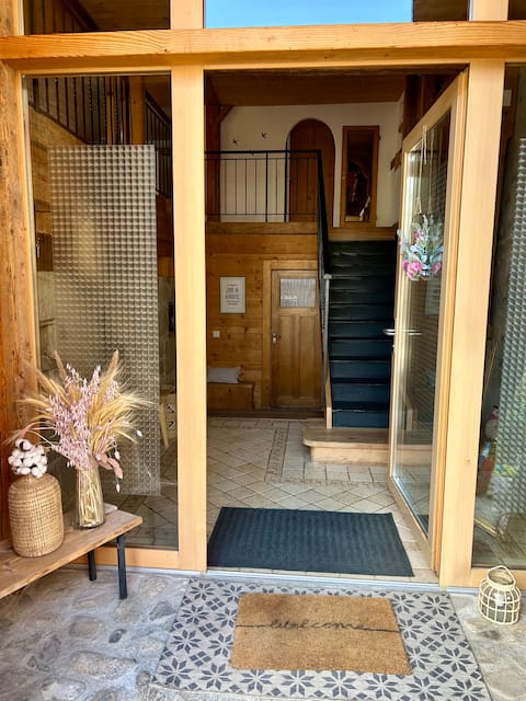 • La Petite Étable • family village house