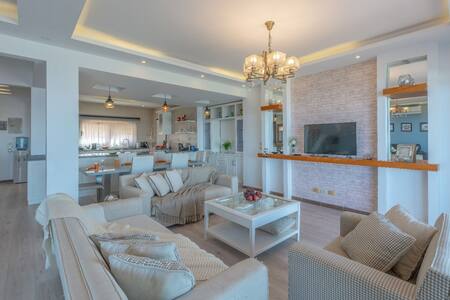 Telal Villa overlooking the sea