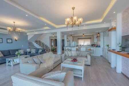 Telal Villa overlooking the sea