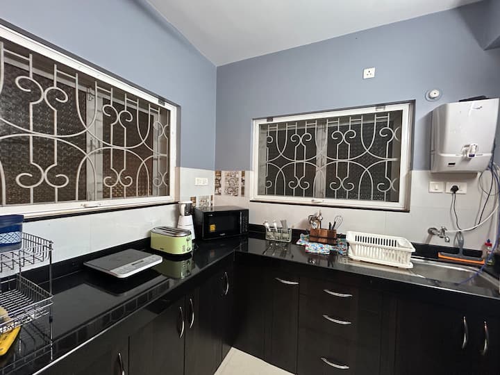 Full kitchen image 1