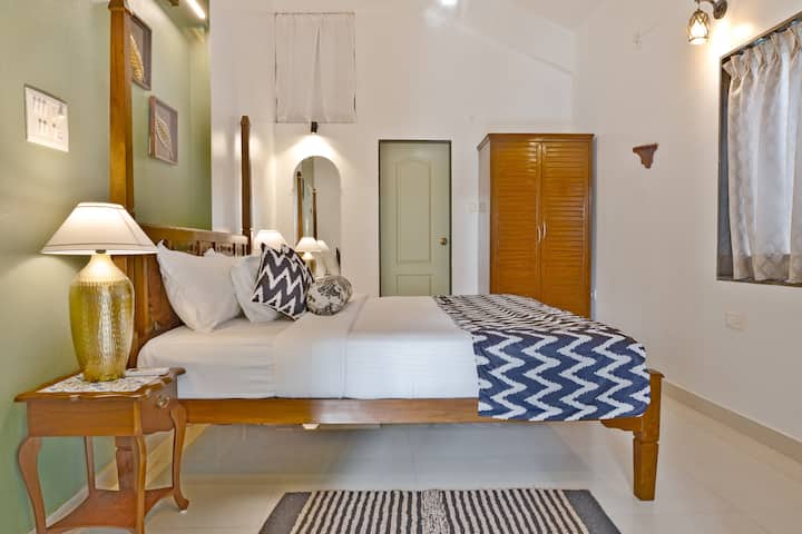Bedroom 1 image 2