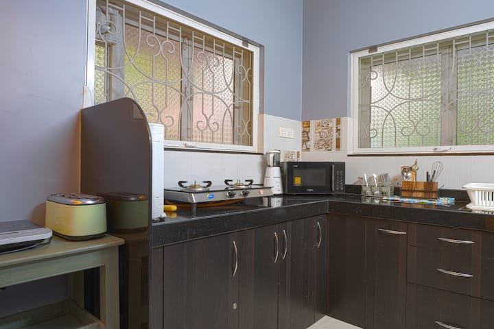 Full kitchen image 2