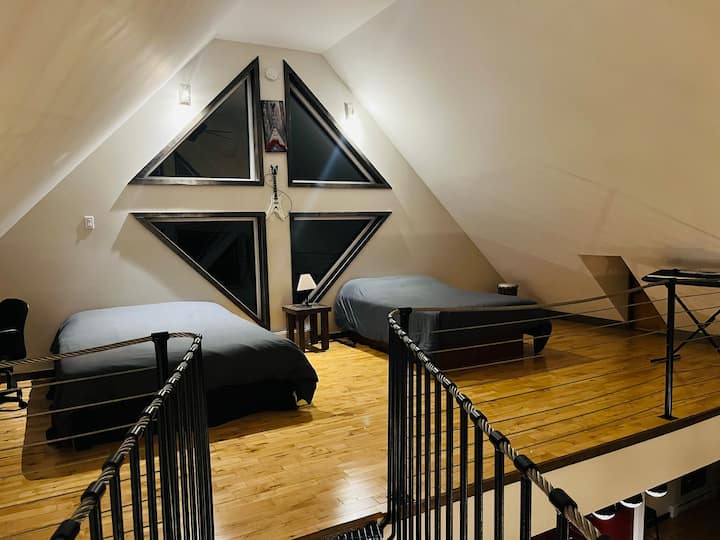  Mezzanine abierto en el segundo piso Con 2 camas queen 