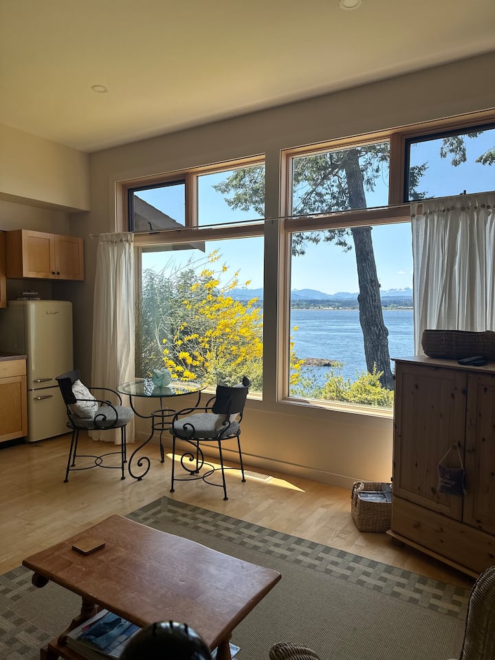The Oceanside Suite. Incredible View - Quadra Island