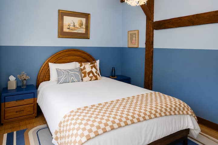 Queen bed. Rustic touches.