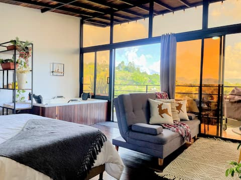 Top performing Airbnb: Romantic cabin with a jacuzzi and a unique landscape in El Peñol