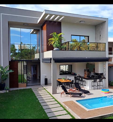 Perfect for family and friends! Heated pool!