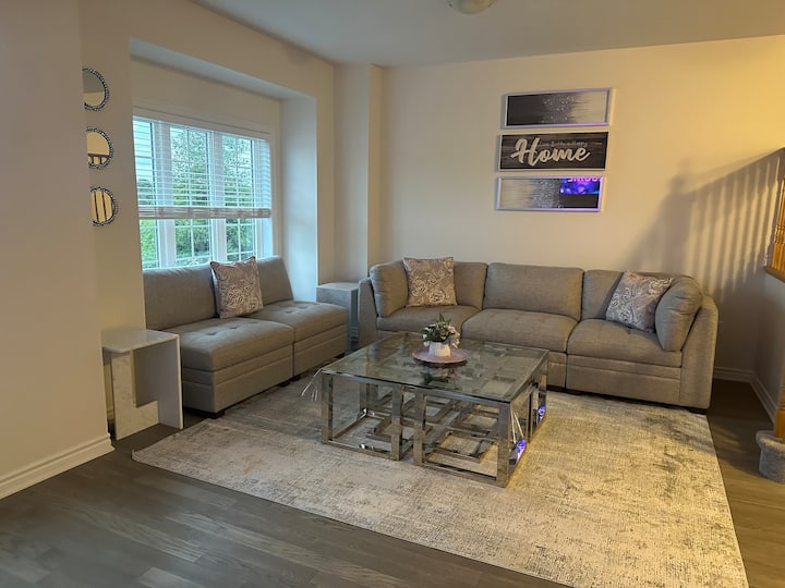 Modern & Spacious|luxe Stay Near Top Attractions - Guelph