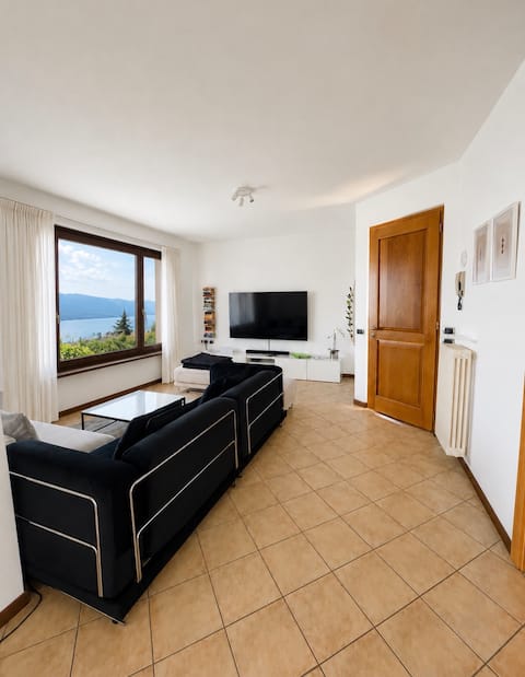 Proprietà Airbnb di successo: CA SULA‘ lake view and garden a Maccagno Con Pino E Veddasca