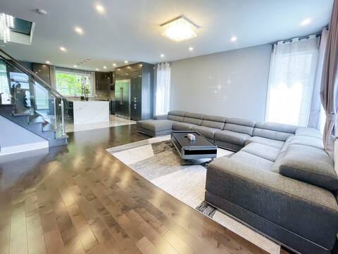 Luxury NEW 5bdrm 5bath house, Jacuzzi, 18mins DT