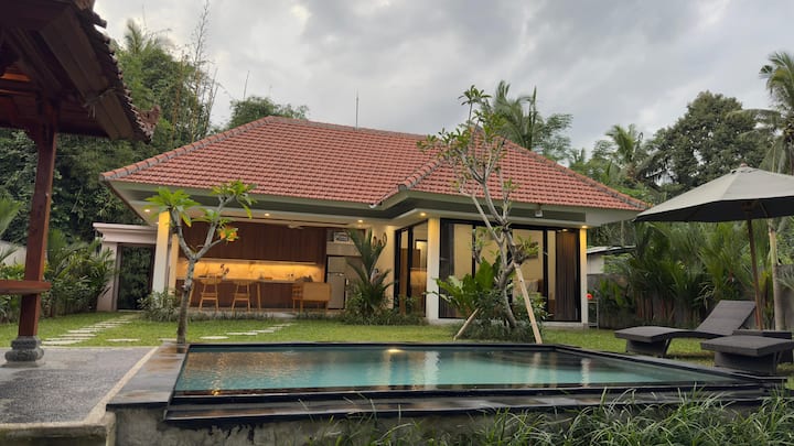 Escape Ubud Private Honeymoon Villa - Ubud