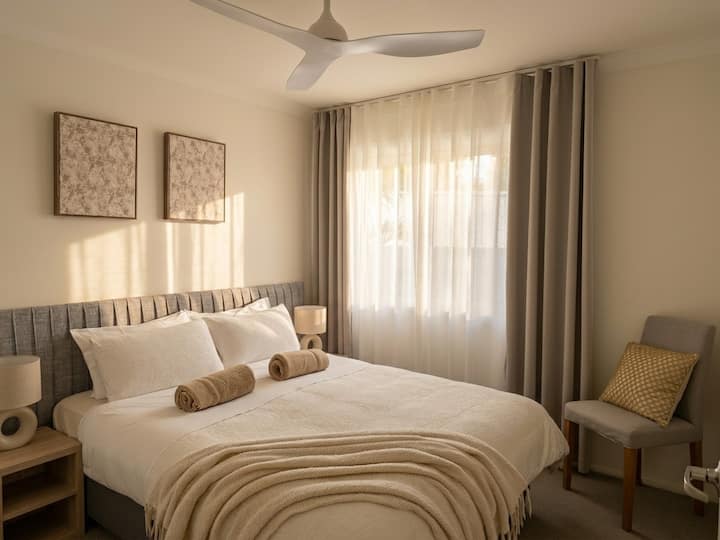 Impeccably fresh quality bed linen offering a welcoming, comfortable, and luxurious experience for our guests. You will find our sheets and pillowcases crisp to touch, thanks to the hot pressing process, which also ensures high hygiene standards..