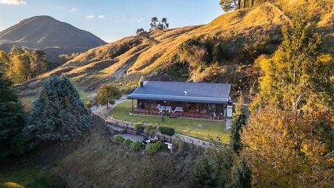 Muirs Reef Lodge, Kinloch holiday home Lake Taupo
