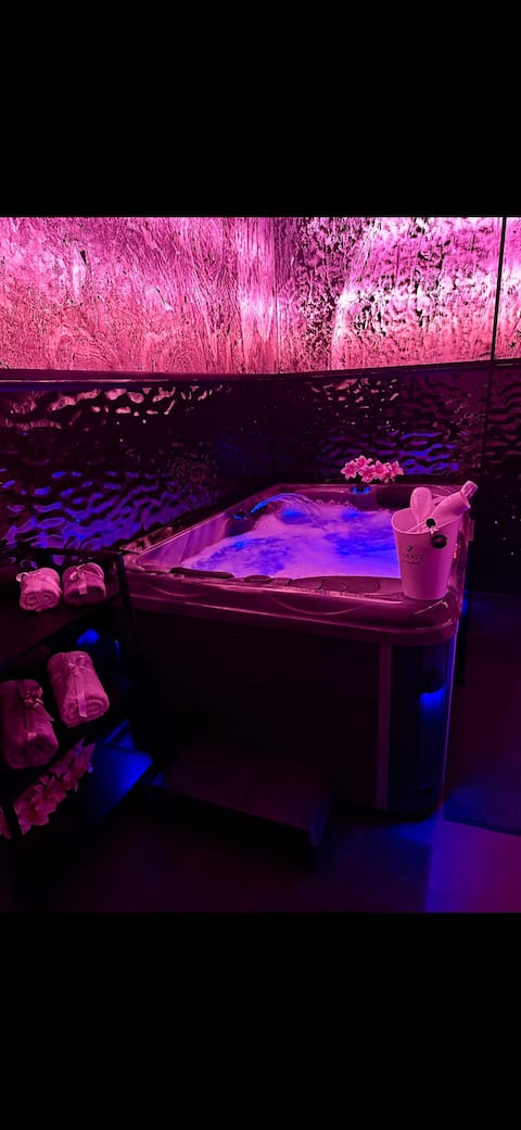 Love Room Secret/private jacuzzi spa Bucuresti 5*