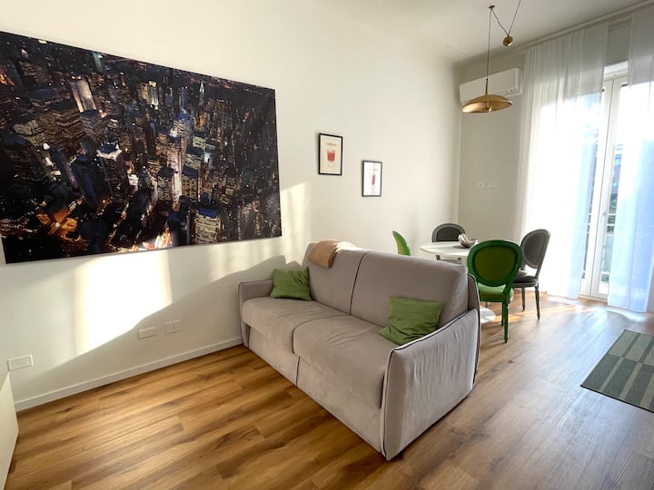 سرير أريكة جديد، مع مرتبة عالية ومريحة للغاية!