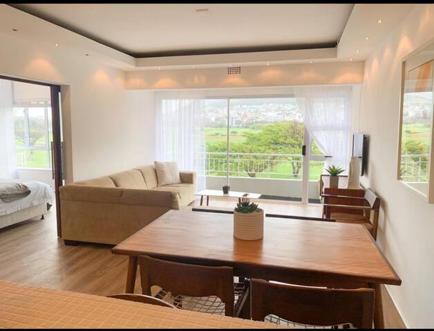 Stylish Seaside Retreat with Spectacular Views gallery image 5