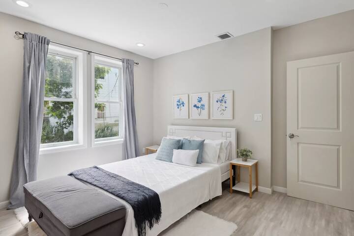 Spacious 4BR/3BATH Apt in Newark (washer/dryer) gallery image 2