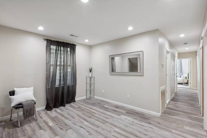 Spacious 4BR/3BATH Apt in Newark (washer/dryer) gallery image 3