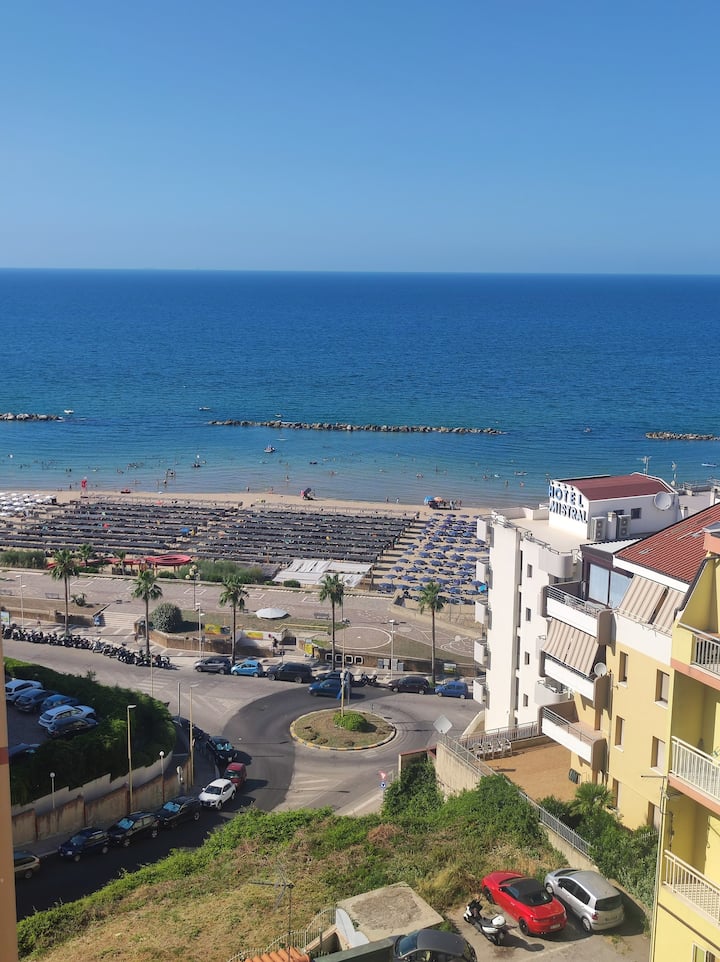 Termoli Overview: vacation home a stone's throw from the sea