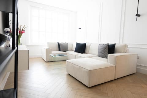 Top performing Airbnb: West17 - Stylish, Modern Beach Escape• Town Centre in West Kirby & Caldy