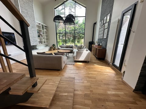 Large bright house near Paris with garden