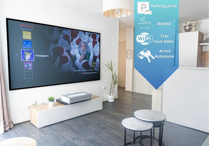 Hot Tub & Home Theater - Parking - Near Orly