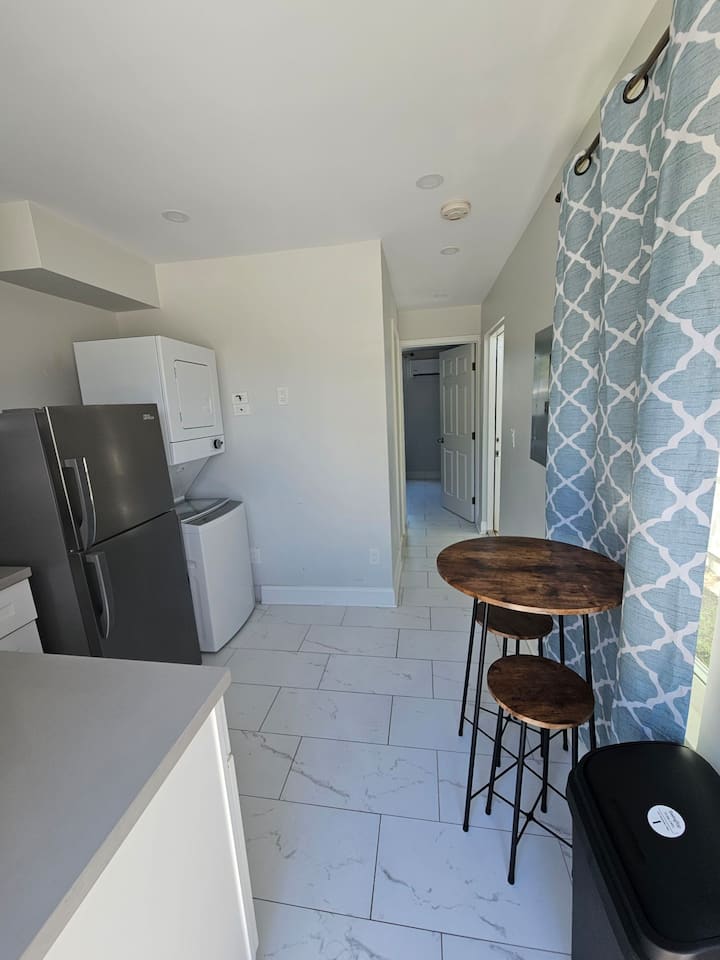 Great 1 Bedroom Newly Redone A To Z - West Palm Beach, FL
