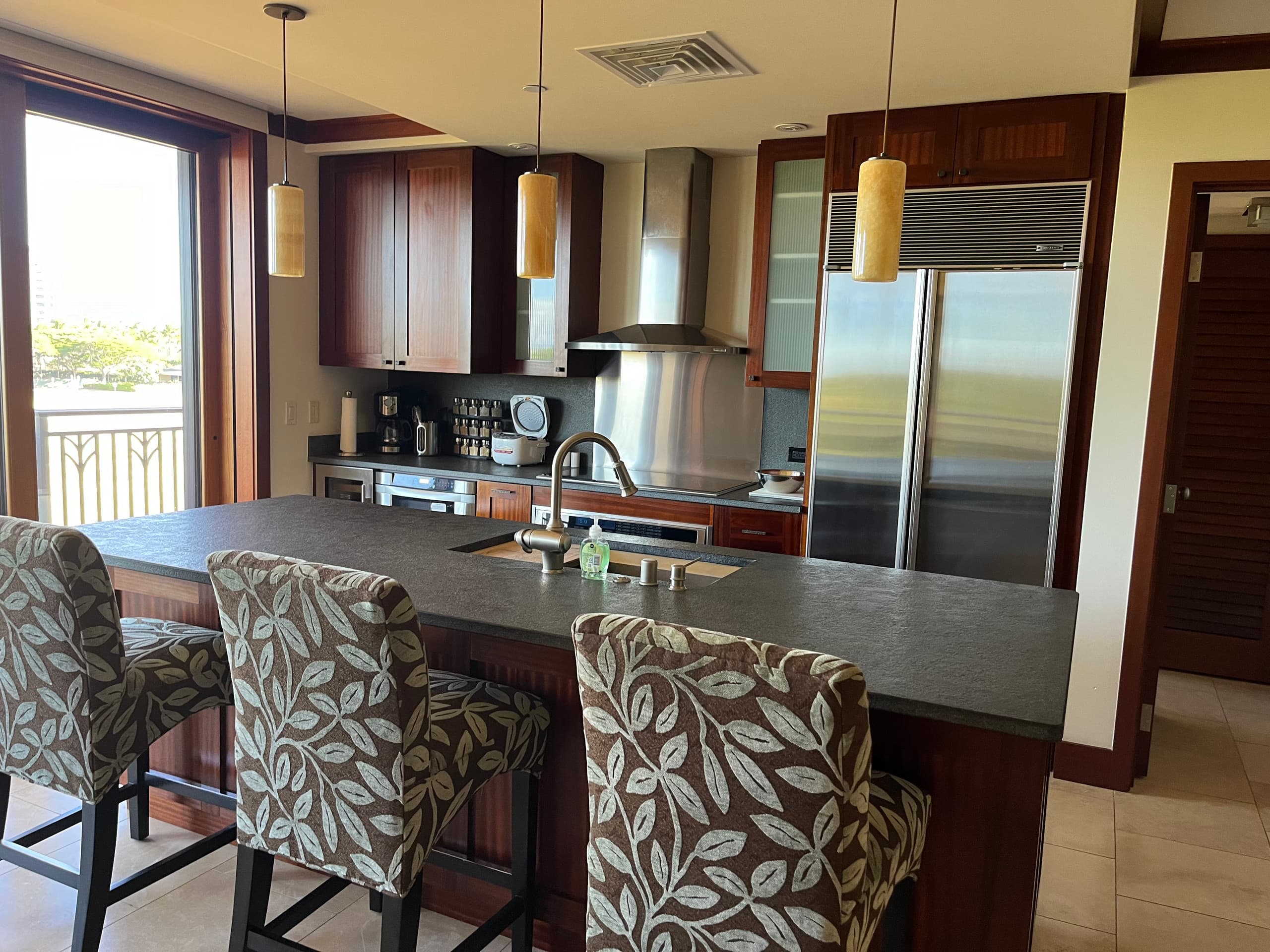 Condo in Kapolei · ★4.94 · 3 bedrooms · 4 beds · 3 private baths - Image 11