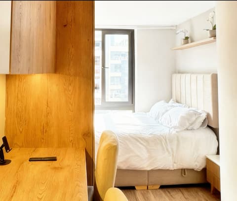 Top performing Airbnb: Cozy warm studio apt with WiFi, gym, and coworking in Bogotá Distrito Capital Municipio