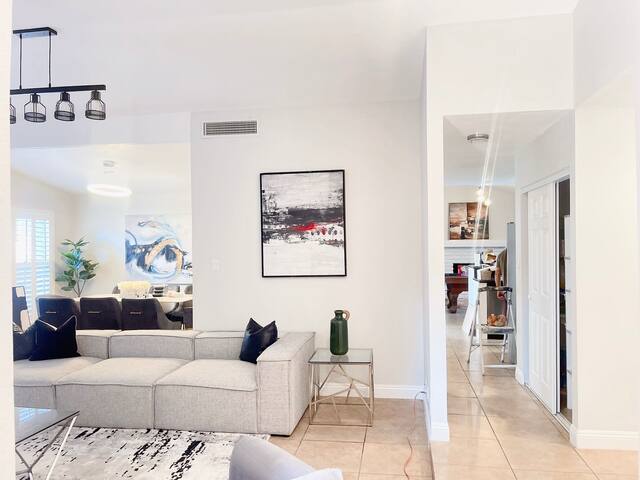 Vacation Home w Pool & Hot Tub 2.6 mile to Strip gallery image 2