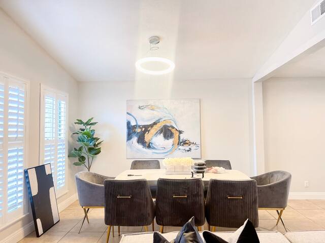 Vacation Home w Pool & Hot Tub 2.6 mile to Strip gallery image 4