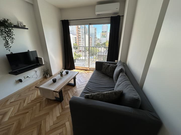 Two-bedroom apartment with (assigned) parking in Olivos