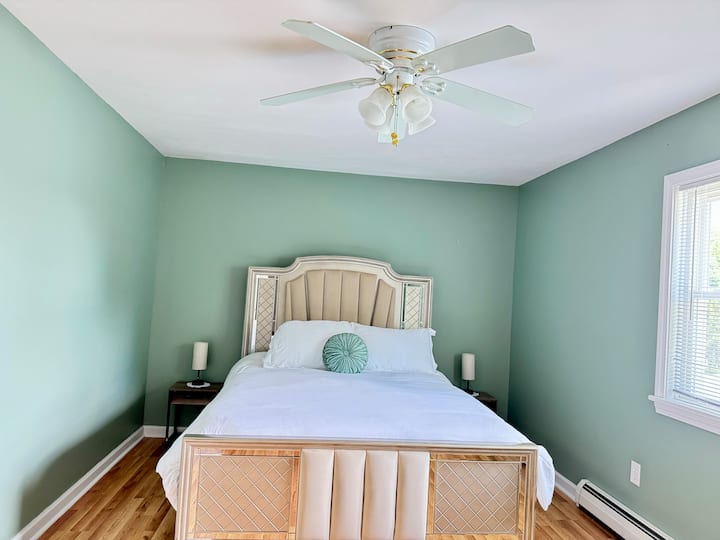 Treća spavaća soba s bračnim krevetom i osvijetljenim uzglavljem 