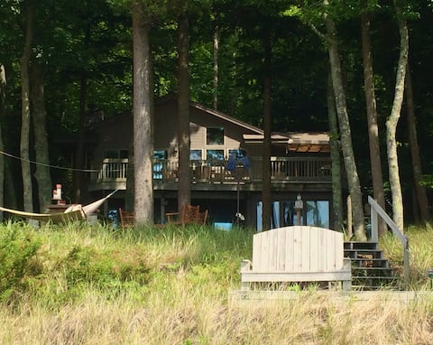 Lakefront Pentwater Beach House Getaway