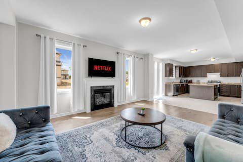 Niagara Falls & Buffalo • 6BR Luxury Mansion