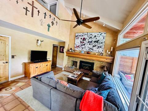 Top performing Airbnb: Intimate Boulder Retreat in Gunbarrel