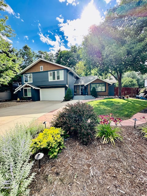 Intimate Boulder Retreat