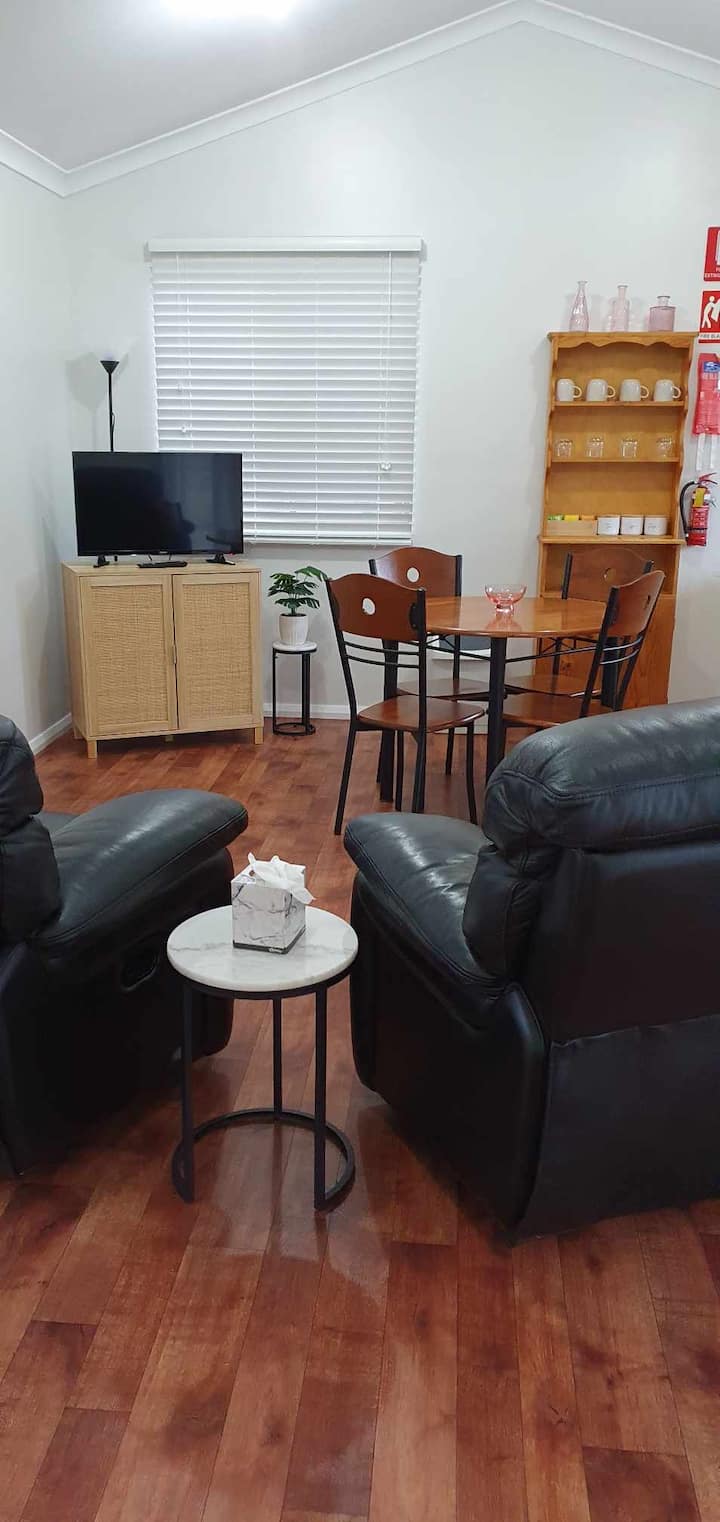 Nanarup Chalets -Coral 
Stra63301r17m19g - Albany