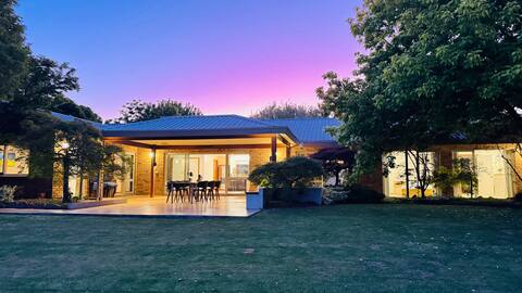 Hilltop Retreat - Luxury - Spa - Views - Privacy