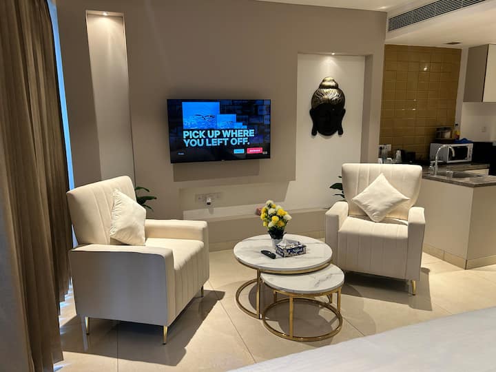 Highrise Heaven 16th Floor With Garden Patio 3 - Gurugram