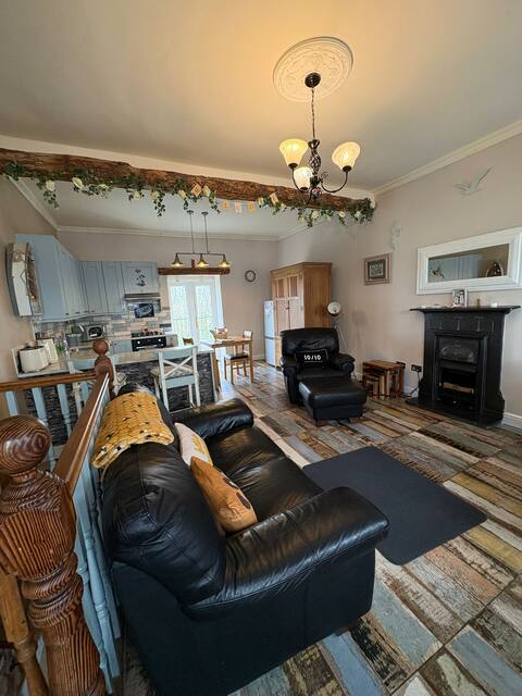 Popular Airbnb listing: The Old Shop Cottage, Llandudno in Mostyn, Penrhyn, Tudno, Craig Y Don, Gogarth