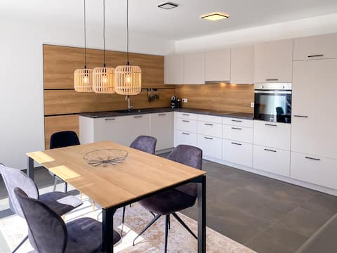 NEW | 2BR | Central | Parking