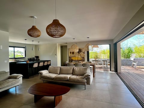 Top Airbnb: Superb new luxury villa in Lecci
