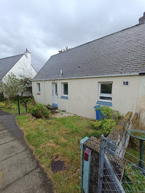 2-Bed Near Skye Bridge | Wi-Fi, Parking & 2 Shower