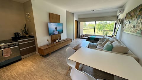 Top Airbnb: Perfect Layover Luminoso Studio | Airport Ezeiza in Partido De Ezeiza