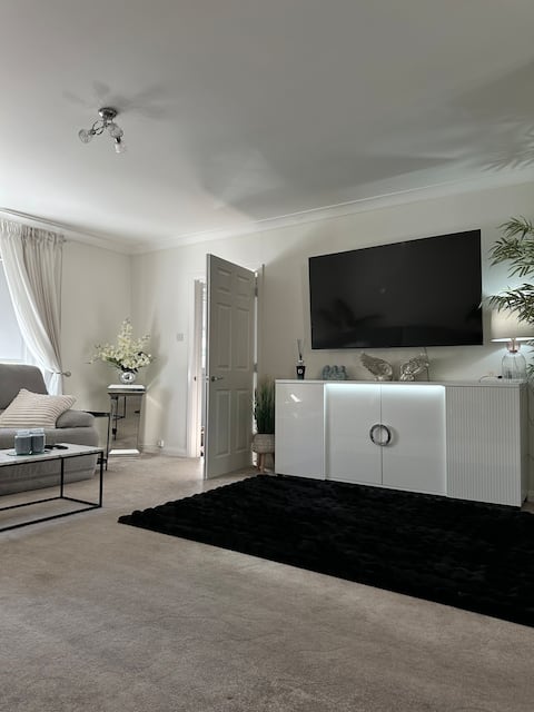 3 double bedroom spacious flat