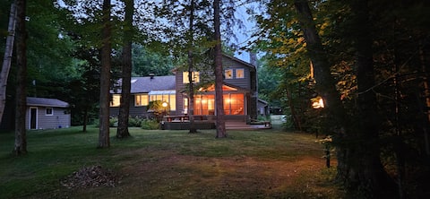 Lakeside Gem: Large 5 Bed 3 Bath Haven in Bancroft