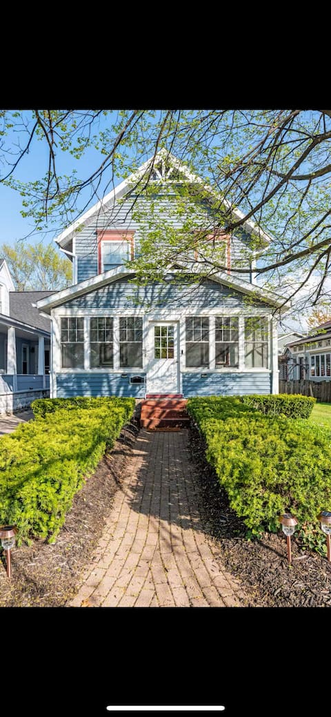 Heart of DTP! Stylish, Cozy and Clean 3bd/3ba home