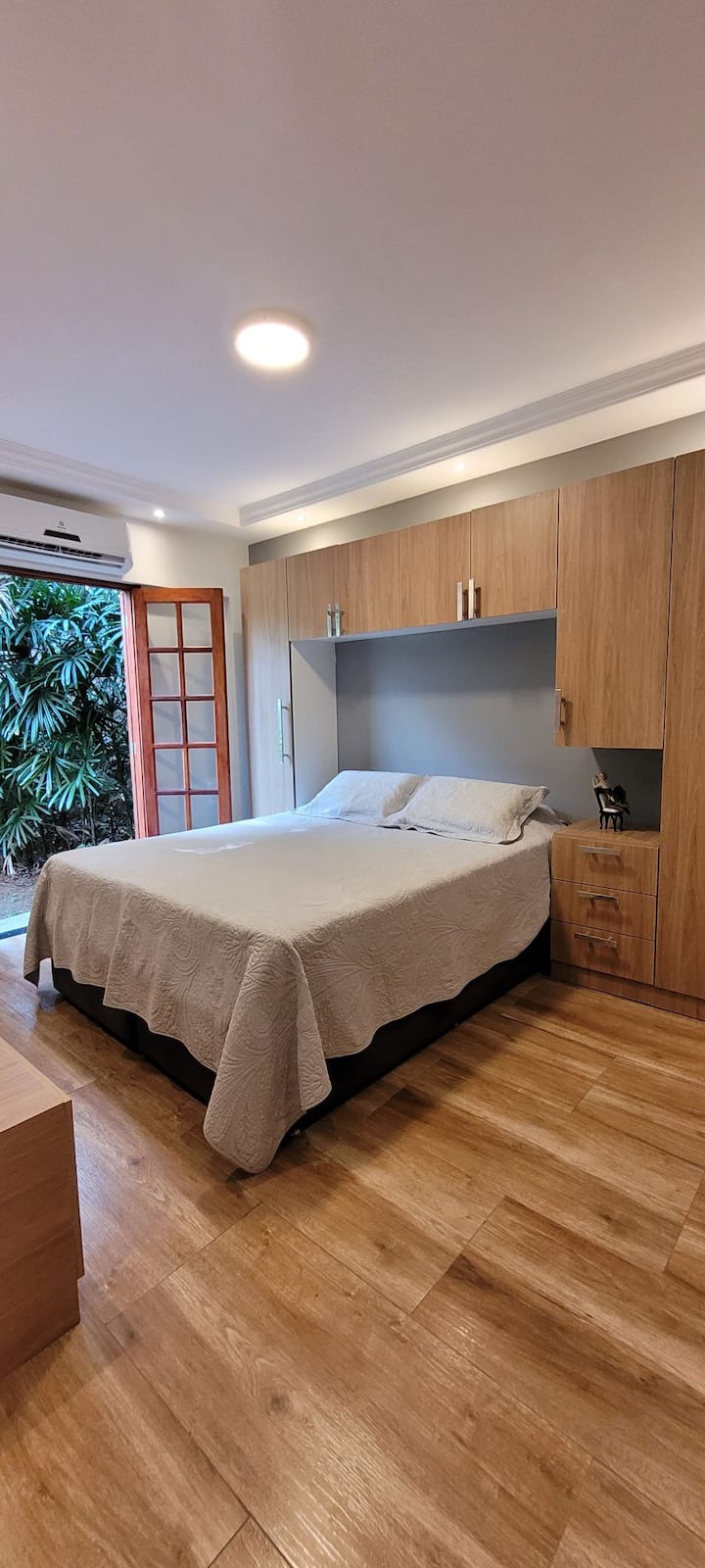 Აპარტამენტი სმარტ-ტელევიზორითა და საწოლით QUEEN 