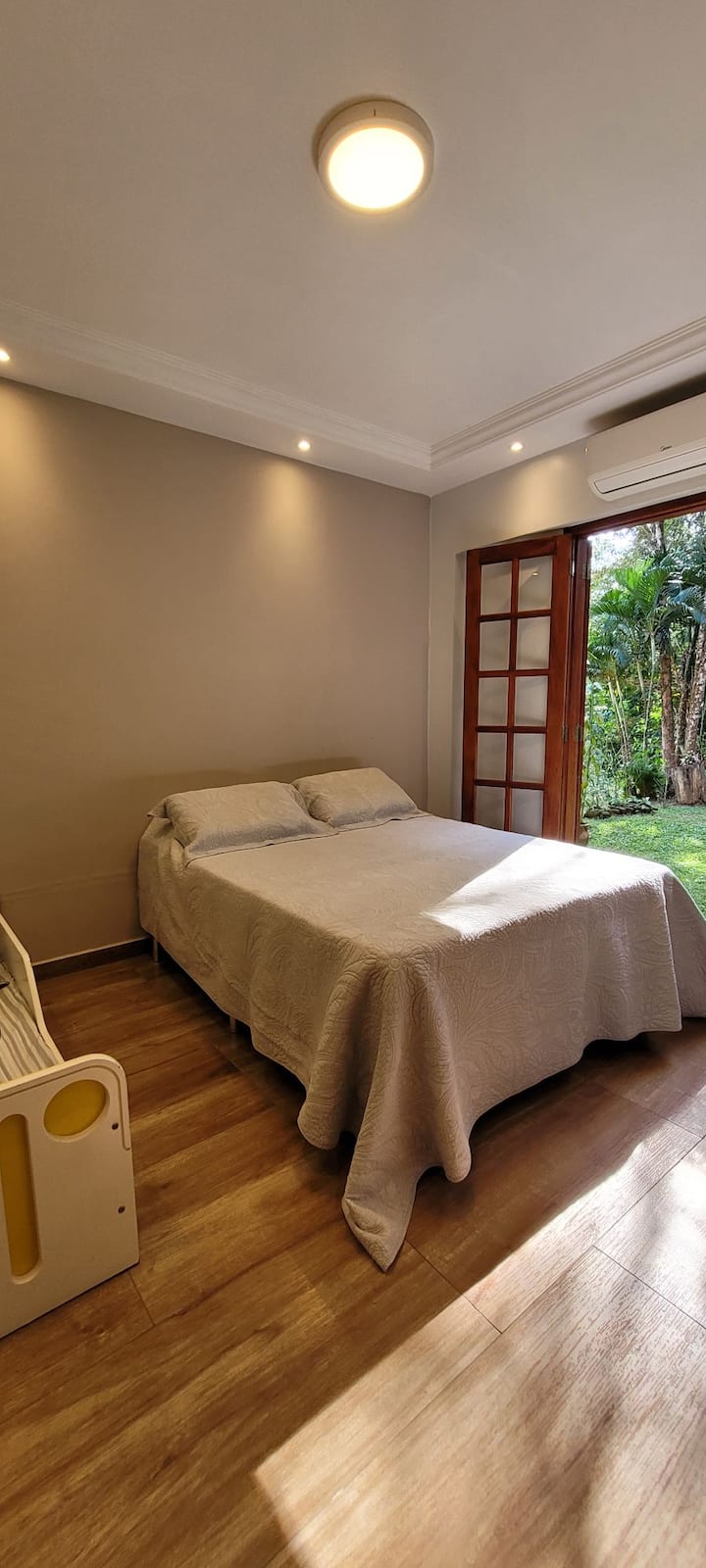 Ოთახი 1 ორადგილიანი com.cama + საბავშვო საწოლი 